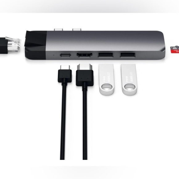 NWT USB-C Pro Hub for MacBook Pro - Picture 4 of 7